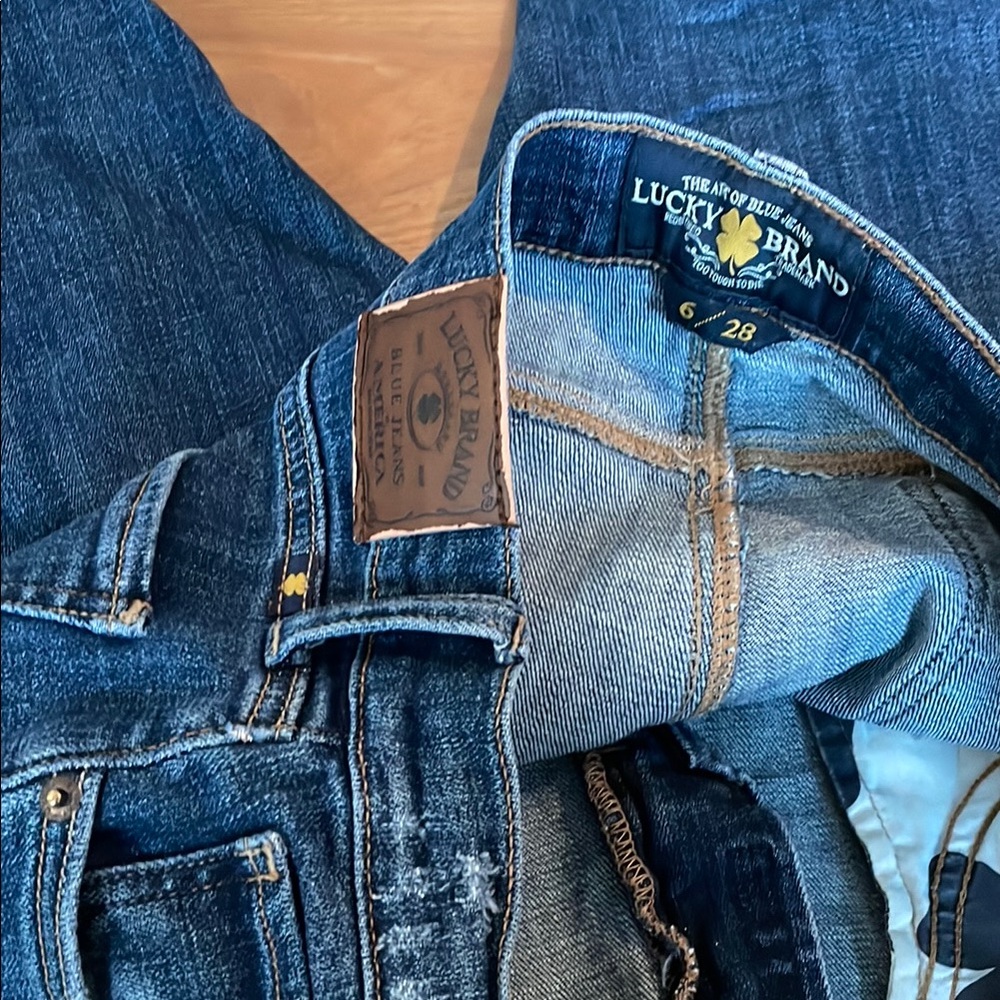 LUCKY JEANS!! Perfect for summer! Light weight and cropped - Picture 16 of 16